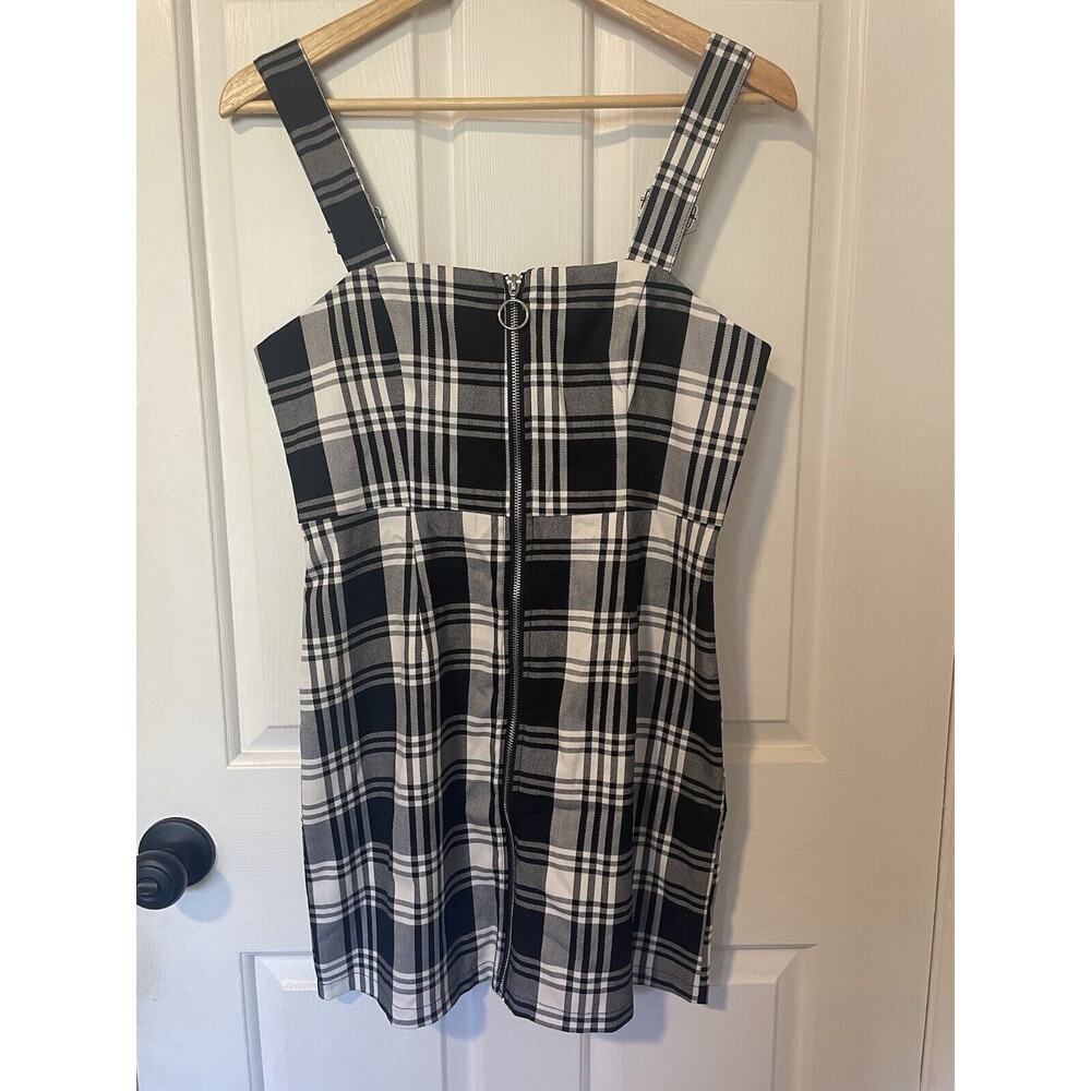 Forever 21 Women’s Black And White Plaid Sleeveless Plaid Dress Medium